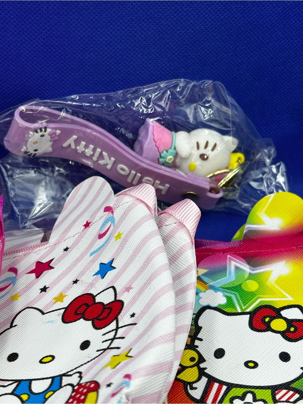 Hello Kitty Mini Purses and Two Hello Kitty Keychains - Picture 3 of 12